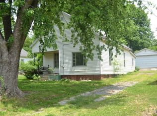 360 S 2nd St, Albion, IL 62806