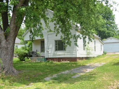 360 S 2nd St, Albion, IL, 62806