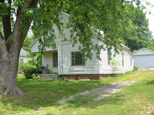 360 S 2nd St, Albion, IL 62806