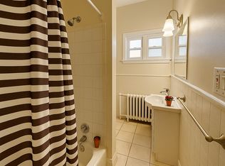 149 MacLaren, Ottawa, ON K2P 0K8