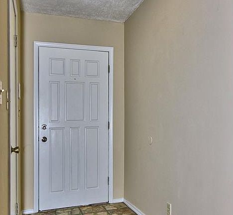 4th image of 2006 S Bixby St