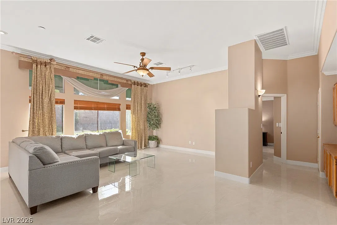 2 bed, 2.0 bath, 1576 sqft, $2,200 — Photo 2