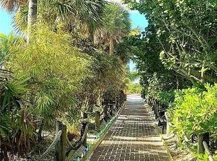 6792 Sarasea Cir, Sarasota, FL 34242