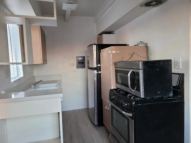 411 S 11th St #10 — Photo 4