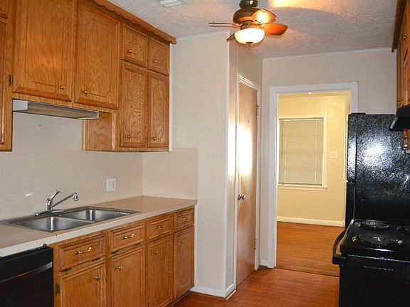 5th image of 702 S Circle Dr