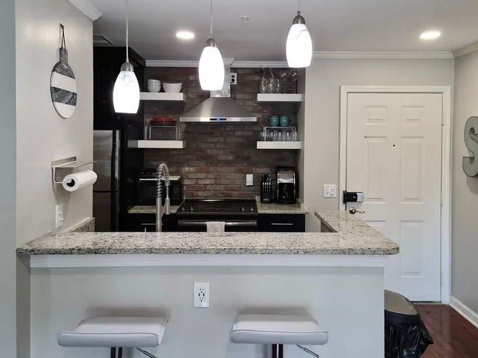 1st image of 900 Taylor St #3