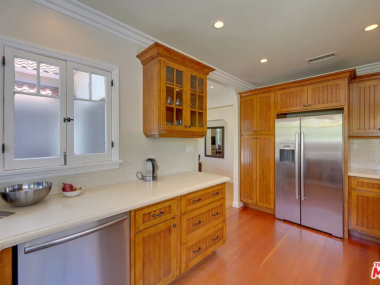 8704 Ashcroft Ave — Photo 11