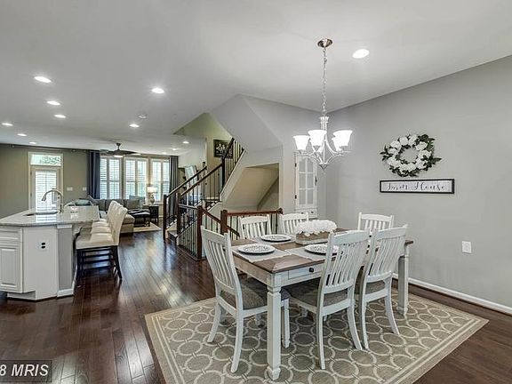 Open floorplan ideal for entertaining