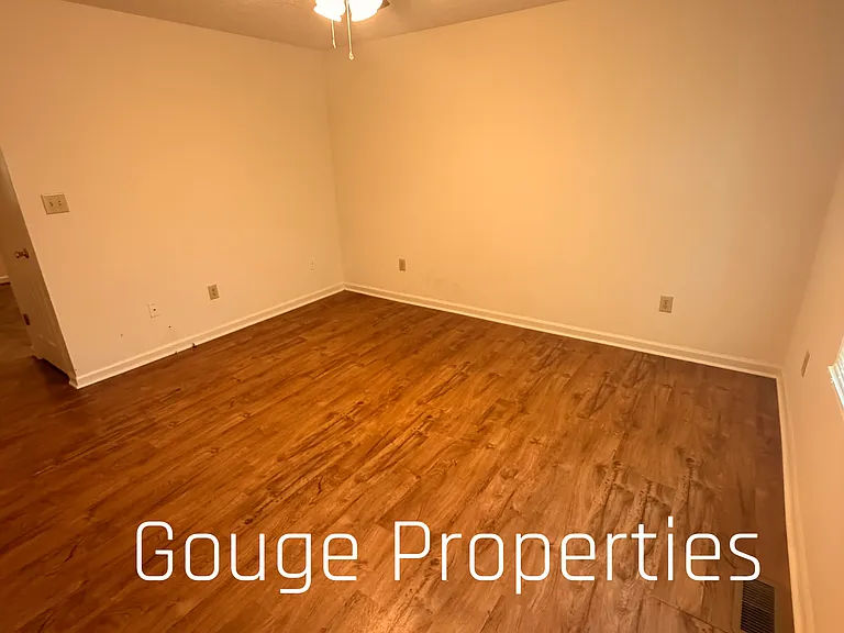 100 Hillcrest Dr #3 — Photo 9