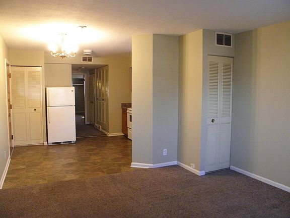 3rd image of 2412 Mount Claire Ave APT 12