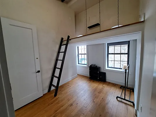 Rented by Friedman Mayer, LREB | media 17