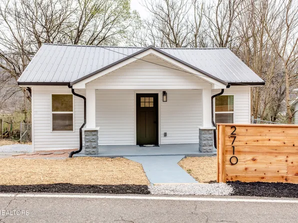 2710 Greenway Dr, Knoxville, TN 37918