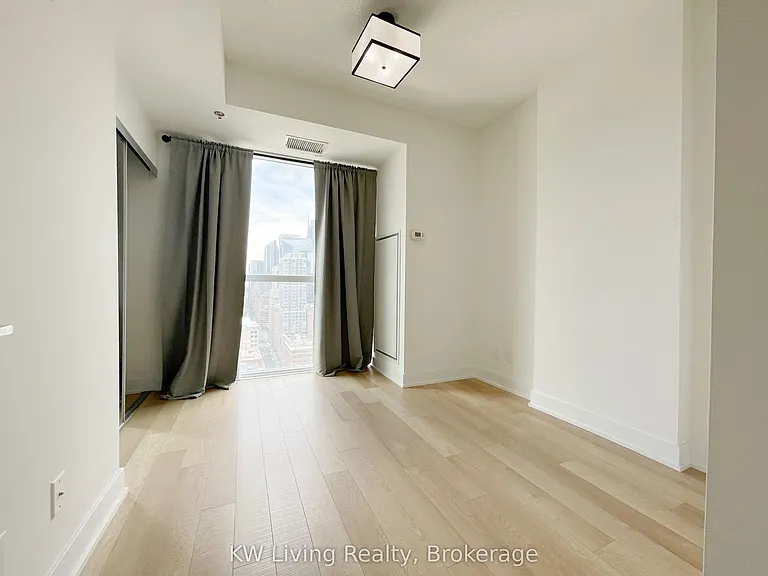 318 Richmond St W #2504 — Photo 11