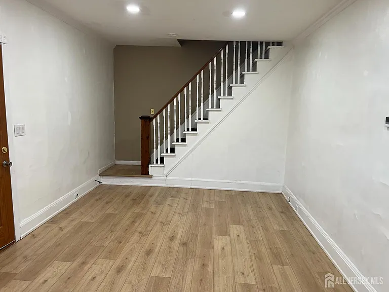 138 Luther Ave — Photo 9