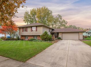 2465 Tracy Ln, Aurora, IL 60506