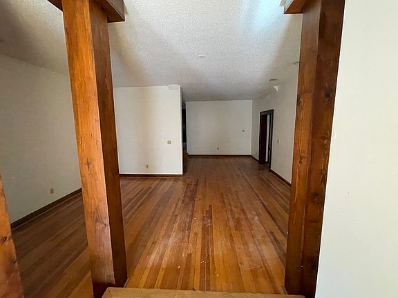 2nd image of 4611 Woodlawn Dr #2B-2Ba-1809Sqft