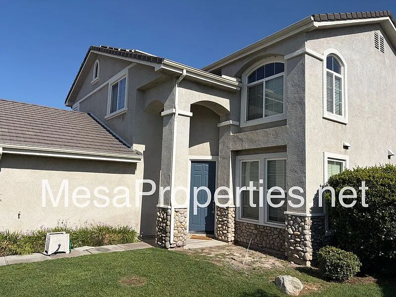 5 bed, 3.0 bath, 2464 sqft, $3,850 — Photo 3