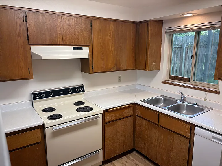 475 Maple Way — Photo 7