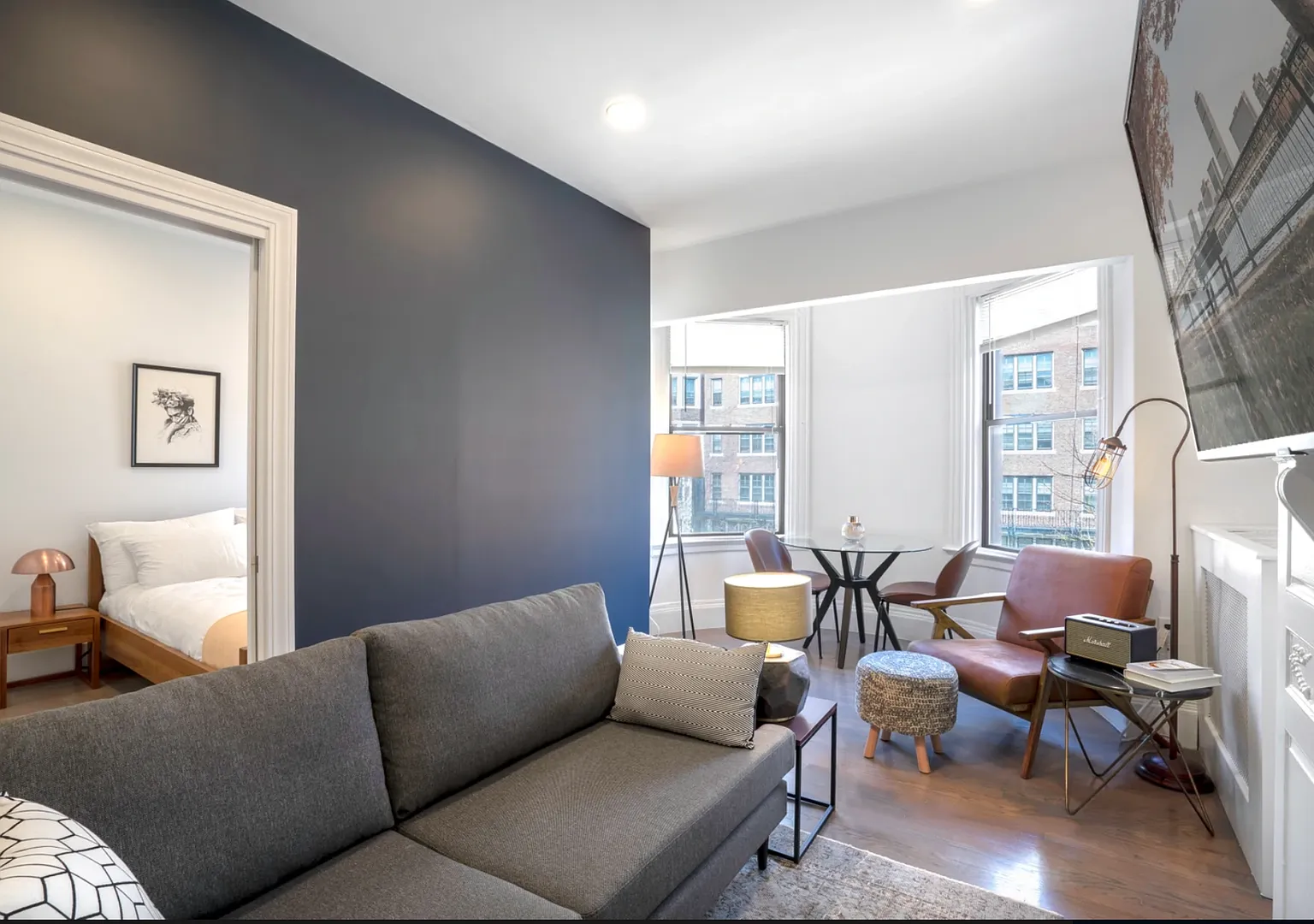 No Brokers Fee, No Security Deposit, Heat, Hot Water Included, Laundry on a Site, Pets Friendly — Photo 1