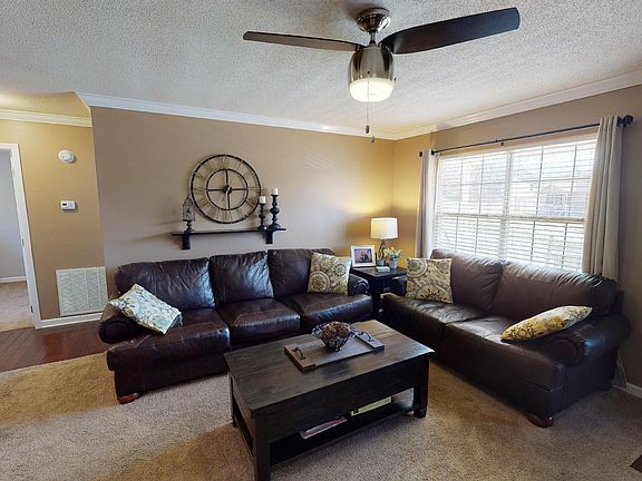 4th image of 252 Crescent Dr SE #19