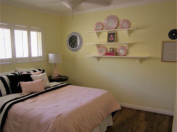 3rd image of 10914 La Serna Dr