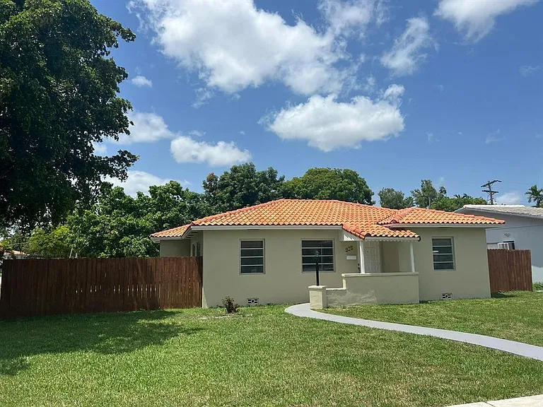 875 Westward Dr — Photo 1