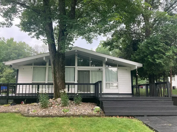 852 Lake James Dr, Prudenville, MI 48651