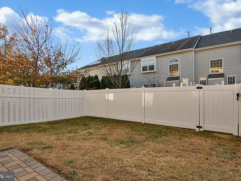 9 Ross Way — Photo 26