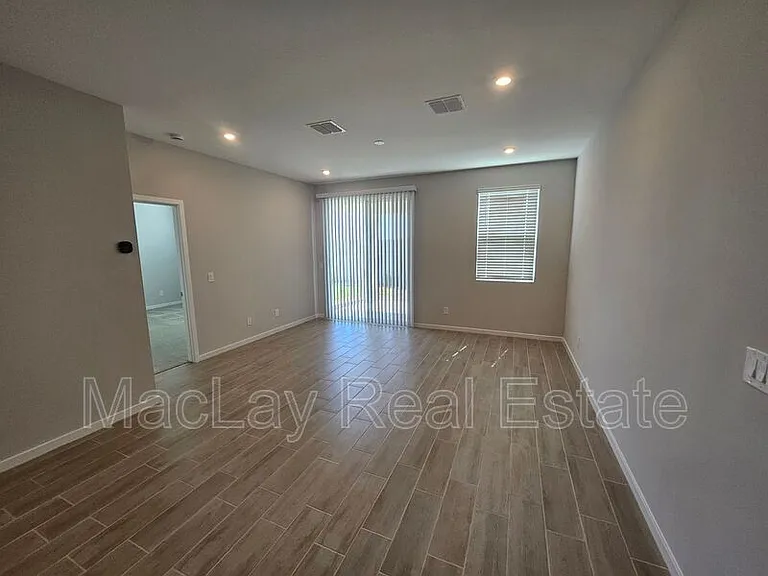 33723 N Blackwell Dr — Photo 3