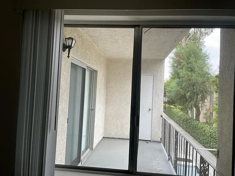 18606 Collins St #8 — Photo 10
