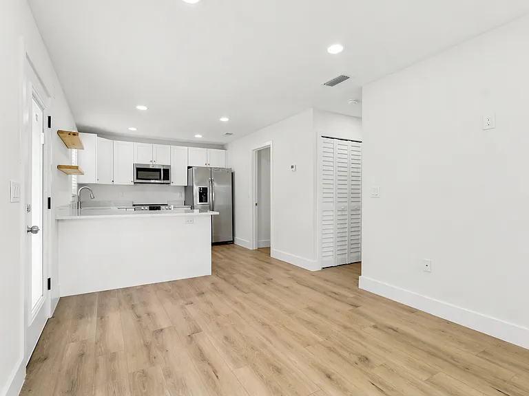 701 W Plaza Pl #C — Photo 14