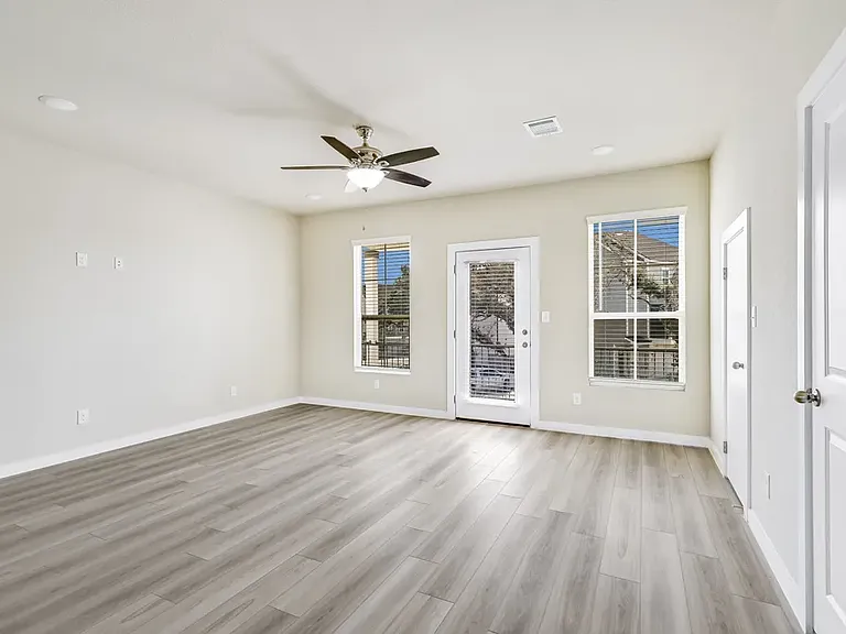 21539 Sir Walter Ln — Photo 4