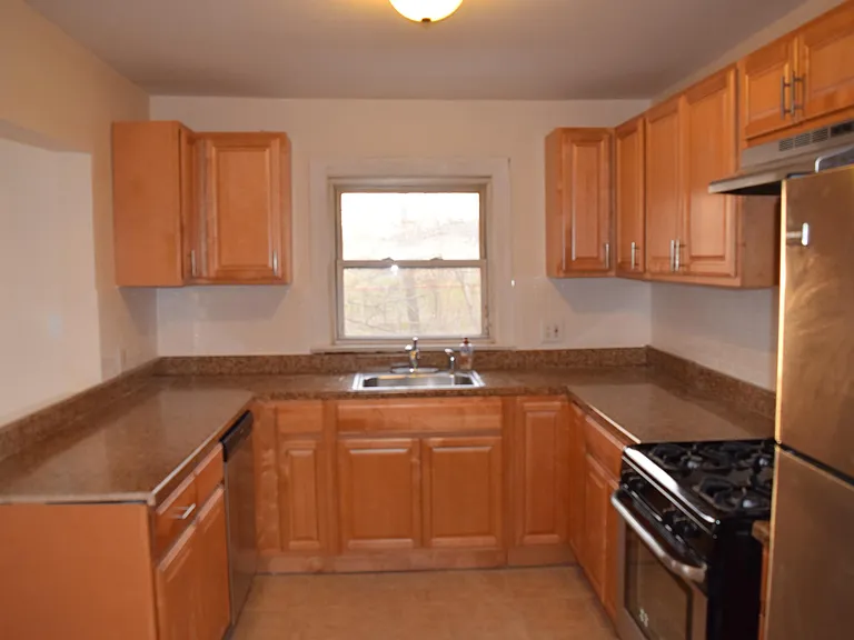 99 Leroy Pl — Photo 10