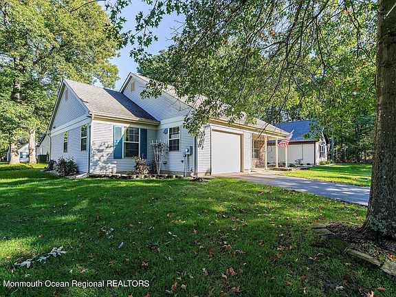 2nd image of 546 Petunia Lane N