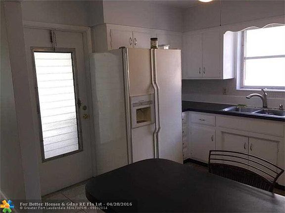 3rd image of 612 NE 22nd Dr