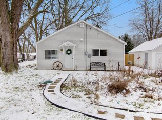 224 Elizabeth St, Belding, MI 48809