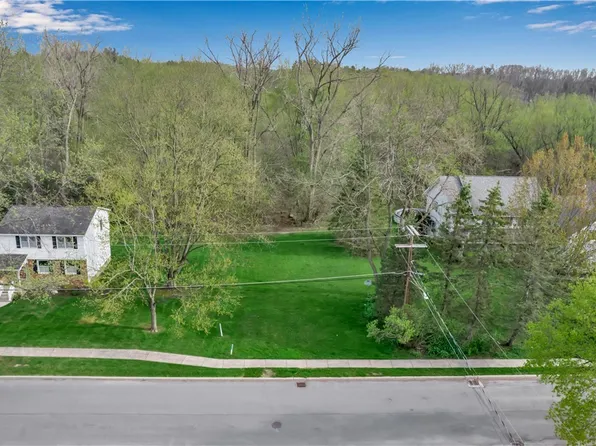 Ville Warren Dr, East Aurora, NY 14052