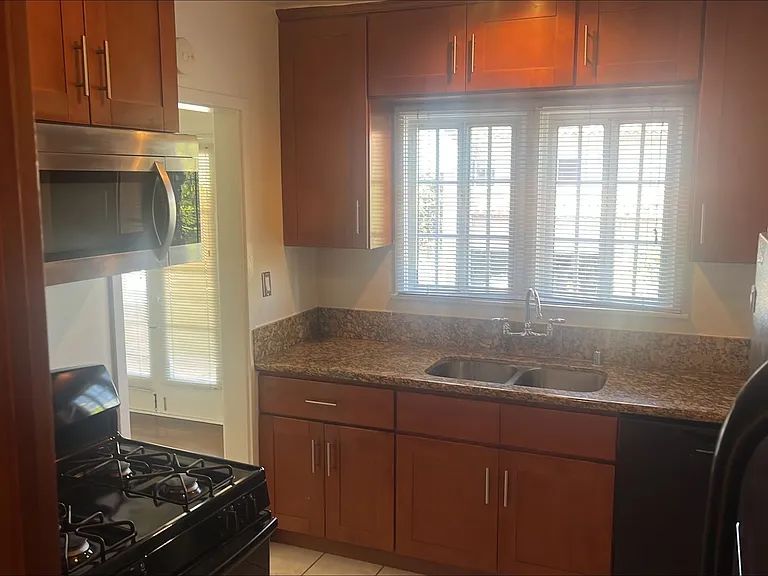 1171 Huntington Dr — Photo 36