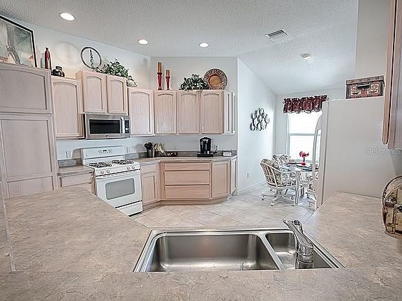 5th image of 695 Kingston Way