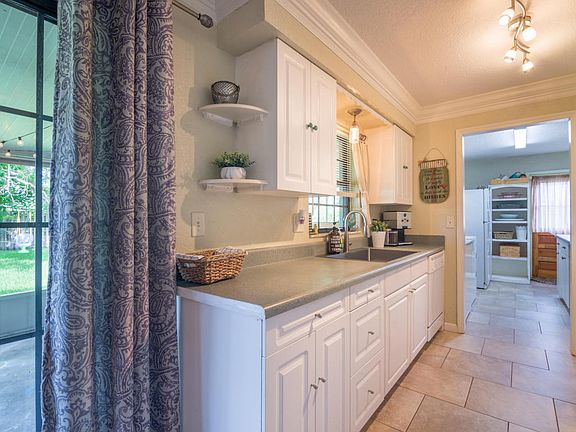 4th image of 2134 Sandalwood Dr
