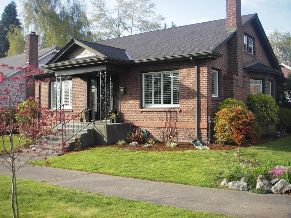 1st image of 901 N Ainsworth Ave