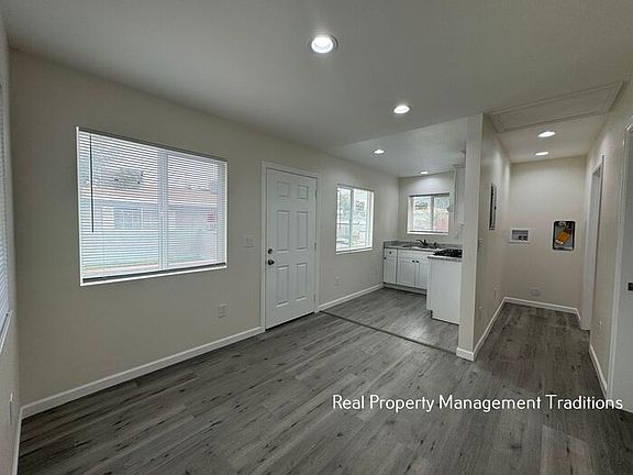 4th image of 44138 Fern Ave