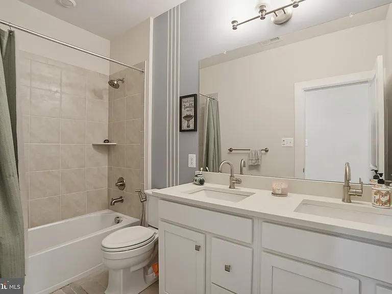 411 W Ponds Edge Dr — Photo 35
