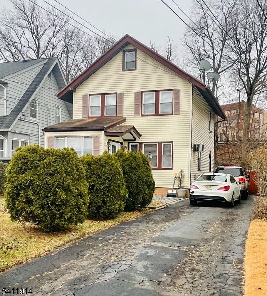 1st image of 186 Newark Ave