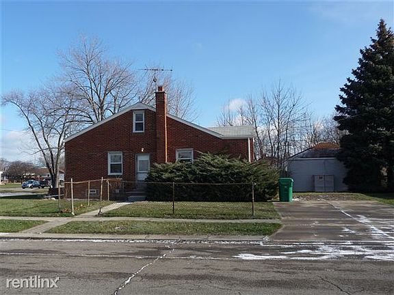 side of house and driveway