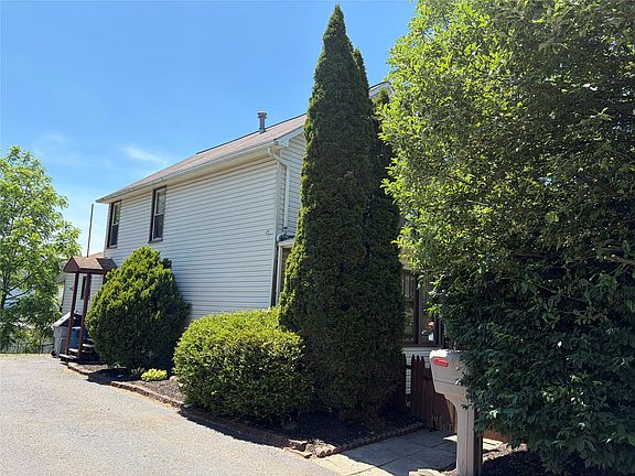 3rd image of 722 Washington St