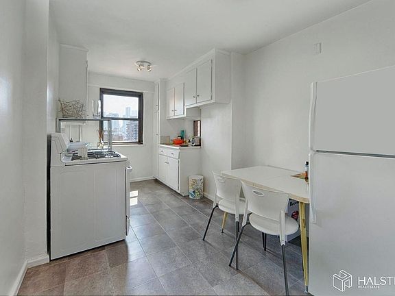 3rd image of 264 E Broadway APT C1403