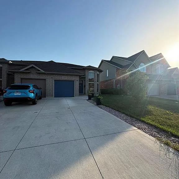 1509 Durocher Dr — Photo 3