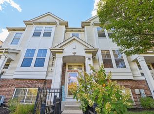 664 Grosvenor Ln, Aurora, IL 60504