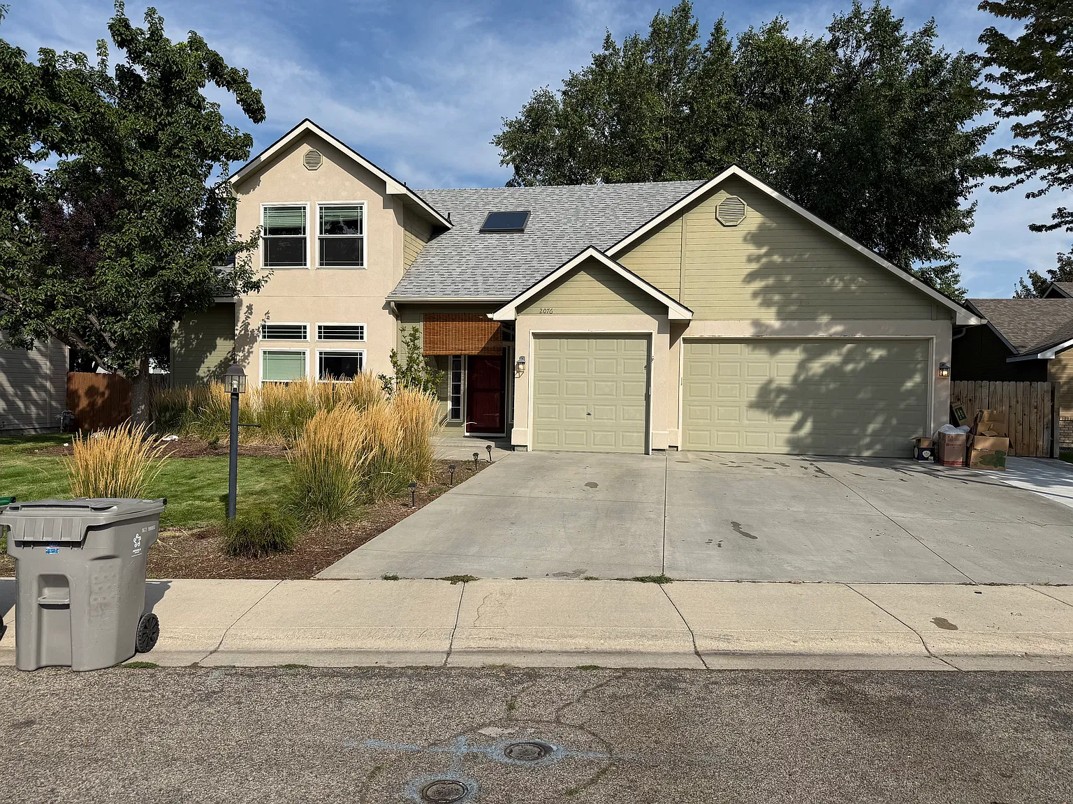 5 bed, 2.5 bath, 2395 sqft, $3,100 — Photo 1